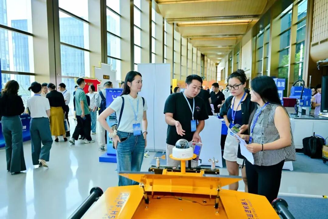 2025（第六届）未来大会在成都举行，浙江省四川商会执行会长赵崇甫参加本次活动