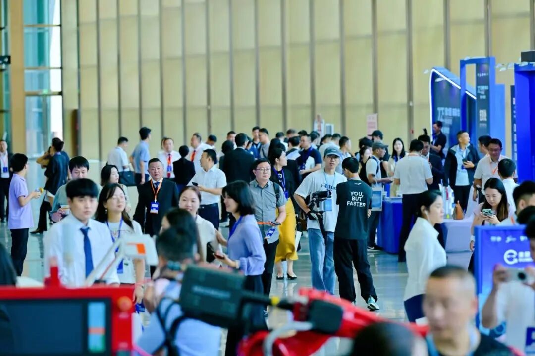 2025（第六届）未来大会在成都举行，浙江省四川商会执行会长赵崇甫参加本次活动