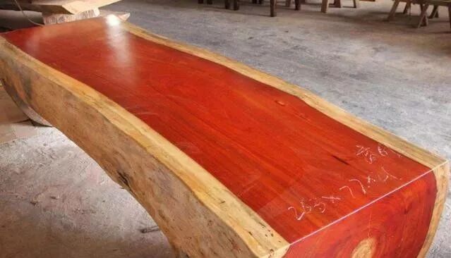 大木地板價(jià)格_大藝樹地板和大友地板_地?zé)岬匕灏倌臼兰?/></p>
<p style=