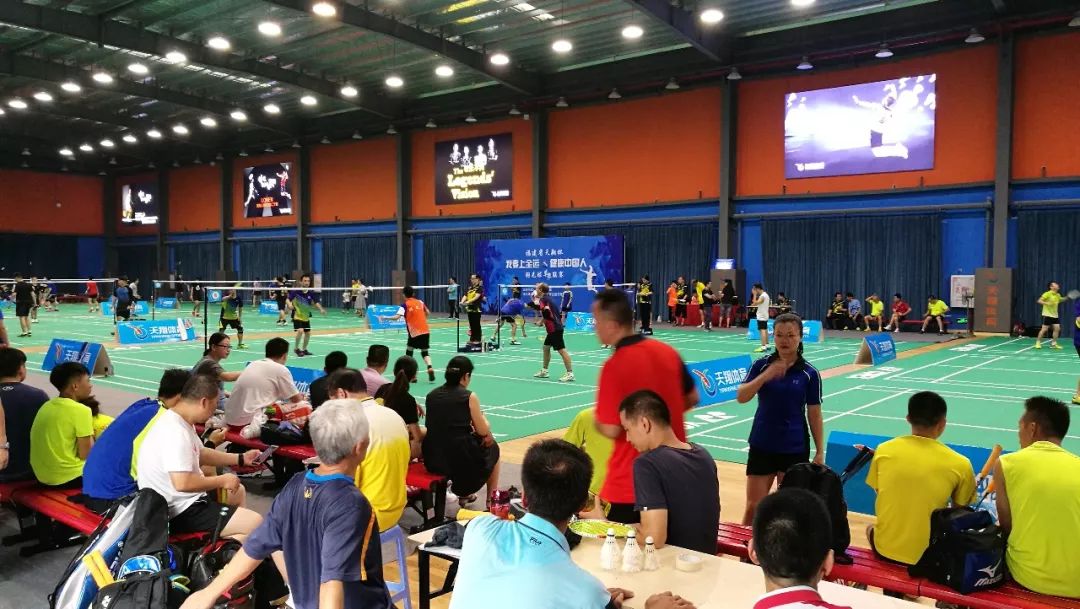 單層運動(dòng)木地板_單層玻璃運動(dòng)杯_運動(dòng)實(shí)木地板體育地板