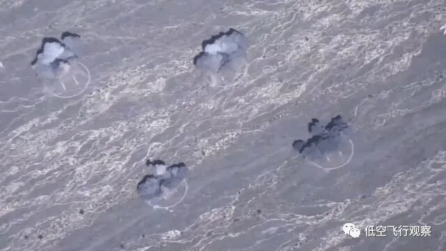 无人机引导打击 解放军火箭炮精准摧毁直升机起降场的图2