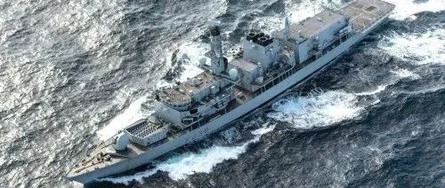 英国护卫舰和俄罗斯潜艇还能撞起来？
