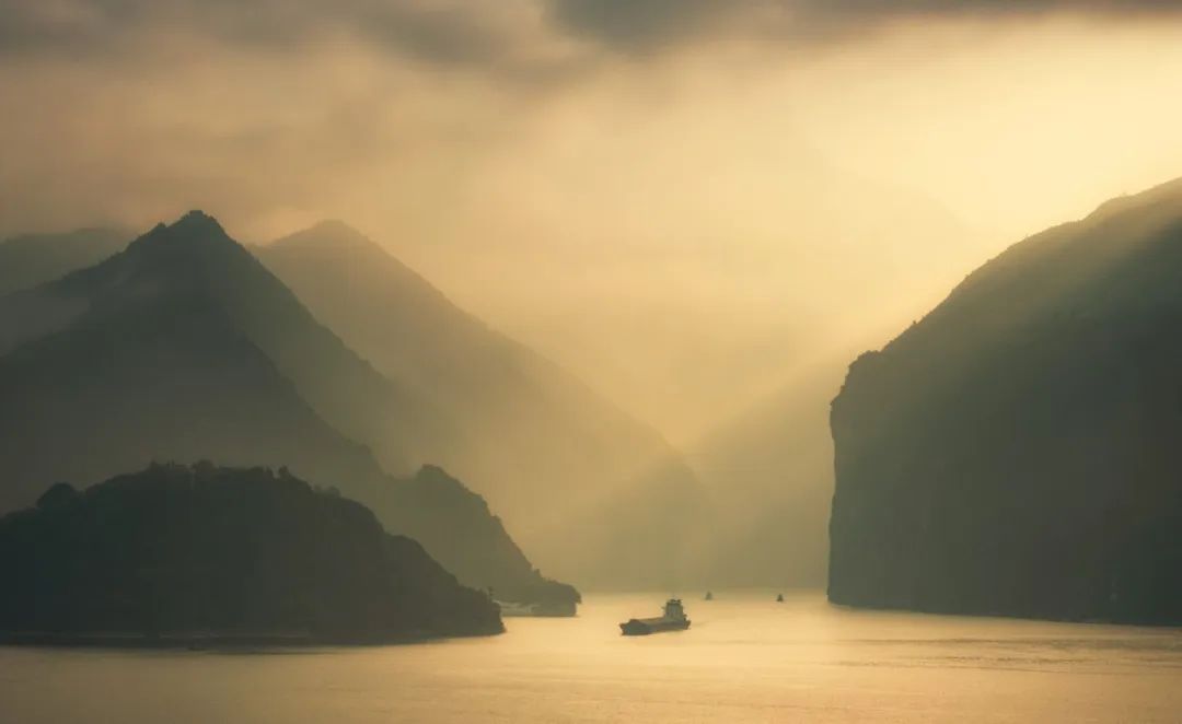 年輕的長江，奔騰的“后浪”