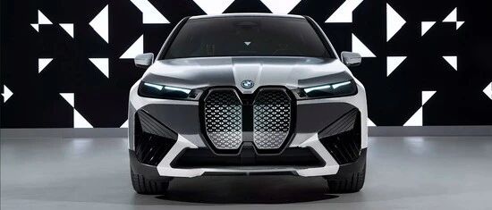 帅炸了！宝马发布全球首辆变色车，一键就能变换颜色，回头率无敌了~