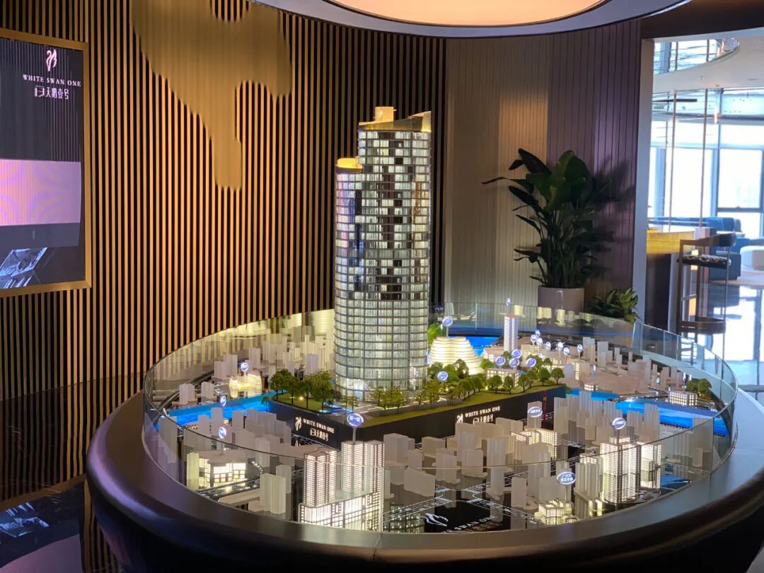 白天鹅壹号主推182-405商业大平层，价格8-13万/平！