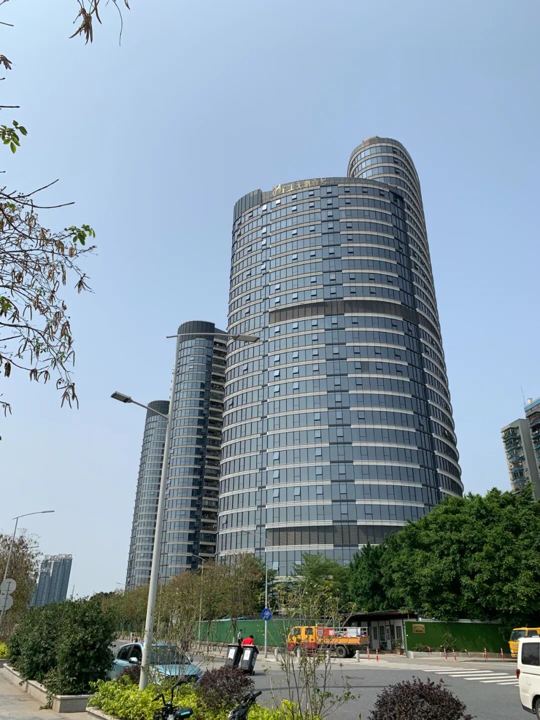 白天鹅壹号主推182-405商业大平层，价格8-13万/平！