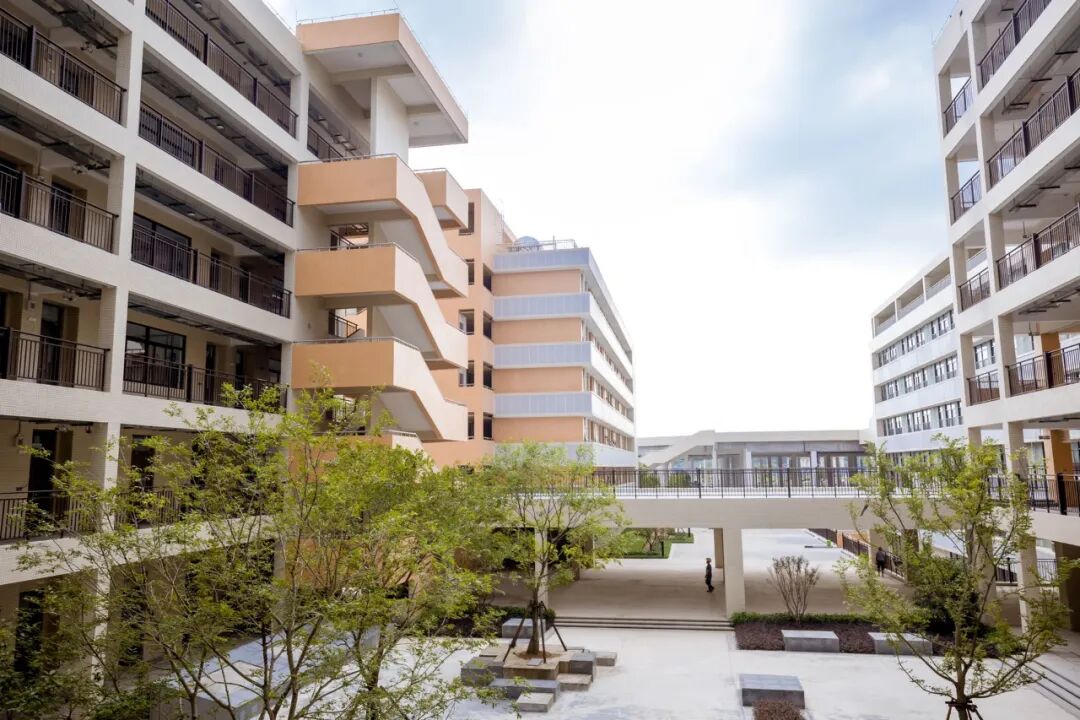 300多万买黄埔3房，合生*城离珠城40多*，还要纠结？