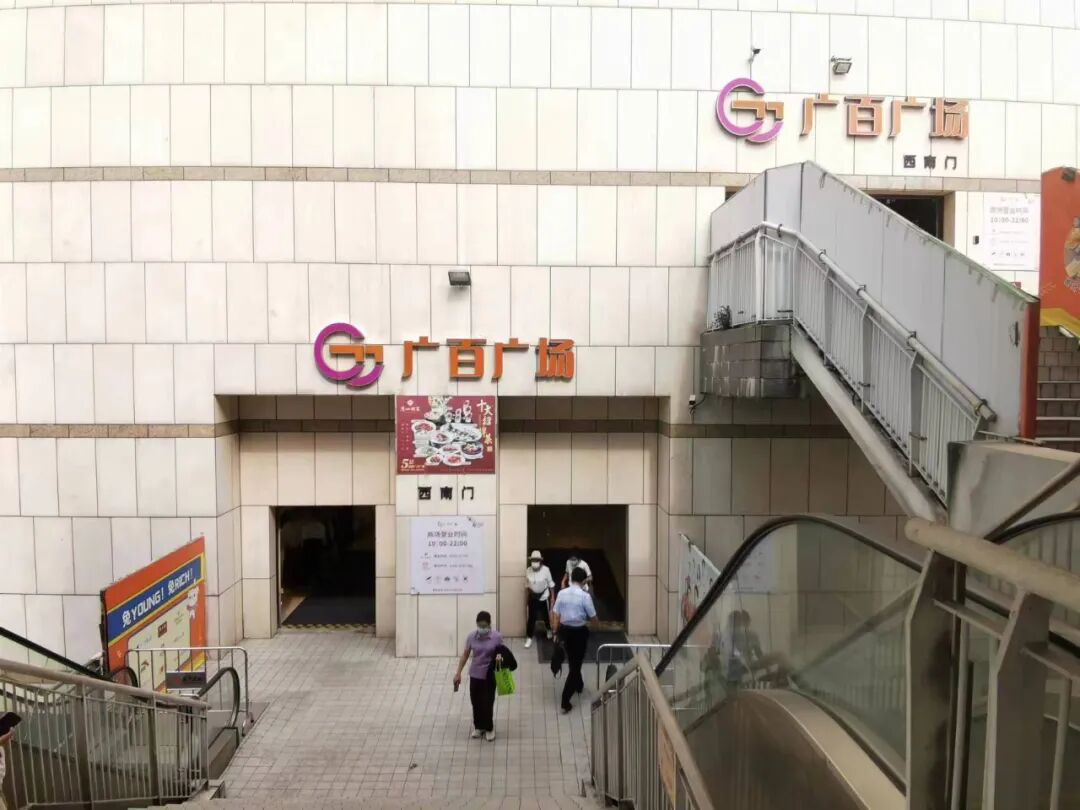 保利和颂开放售楼部，71-87㎡三房，吹风4-6万/㎡