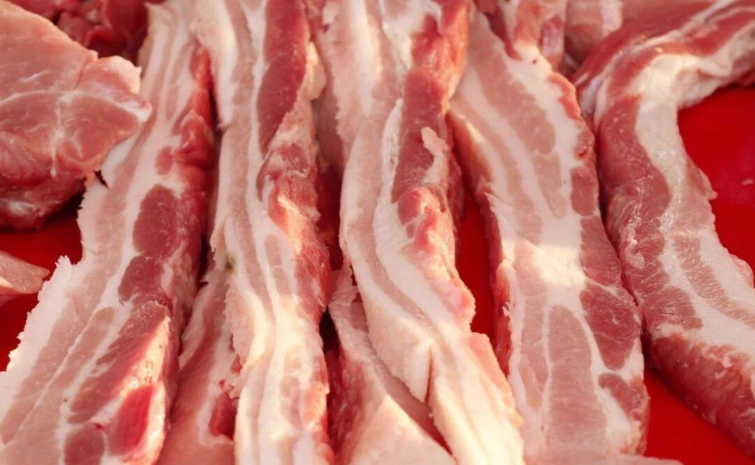 称,4月份大猪仍未消化完,需求疲软,市场涨价乏力,猪肉价格或涨后下滑