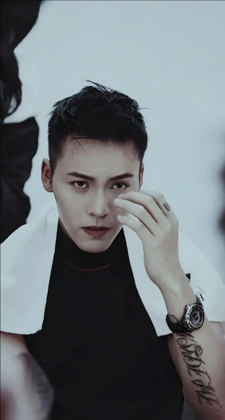 陈伟霆背巨额罚款?马天宇直播卖假货?王鹤棣虞书欣合体走红毯?