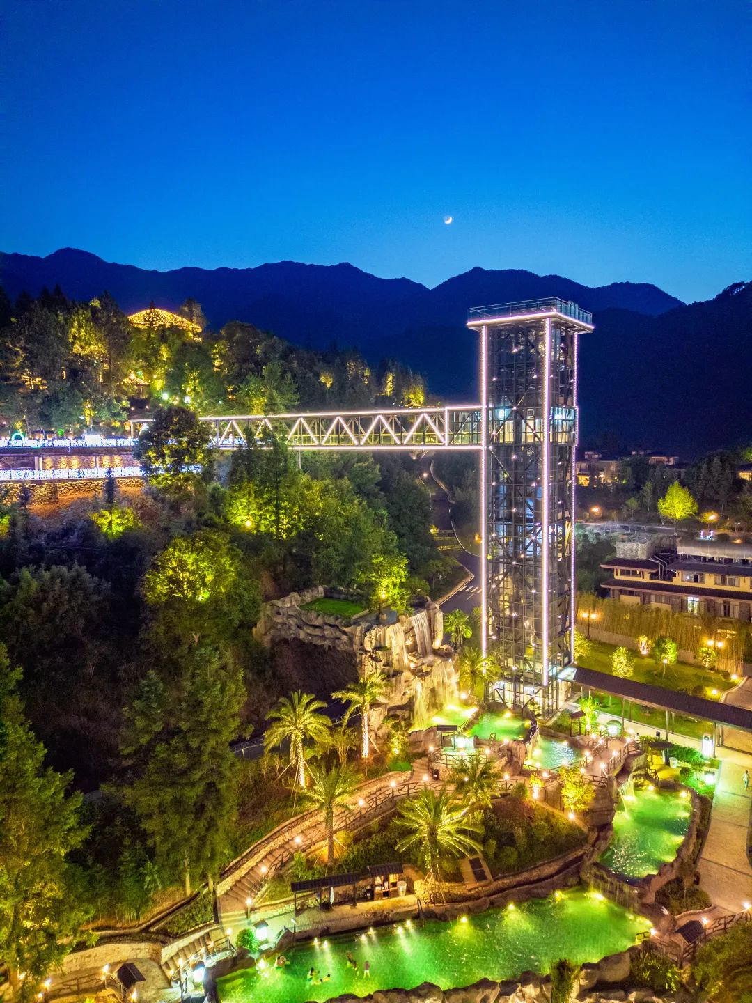 【慢享山水●轻奢度假西溪森林温泉】￥699纯玩3天~泡原生态森林温泉+享无边际温泉池、金秋赏银杏黄金大道、千年古老原始瑶寨