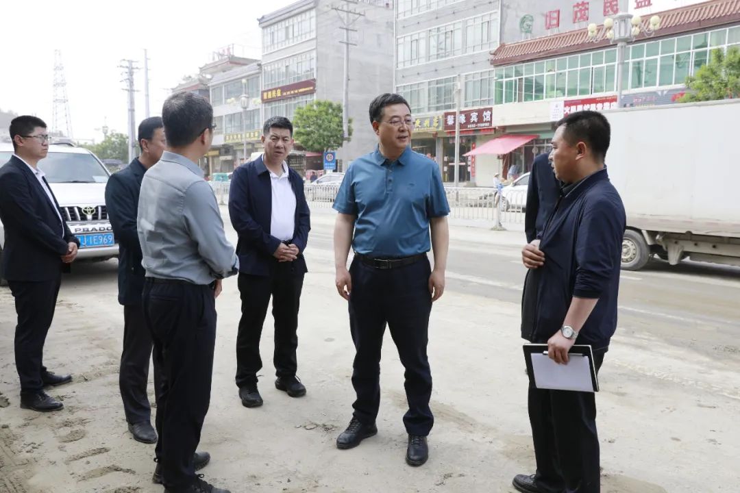 汪尚学深入岷县察看"5·24"暴雨冰雹受灾情况