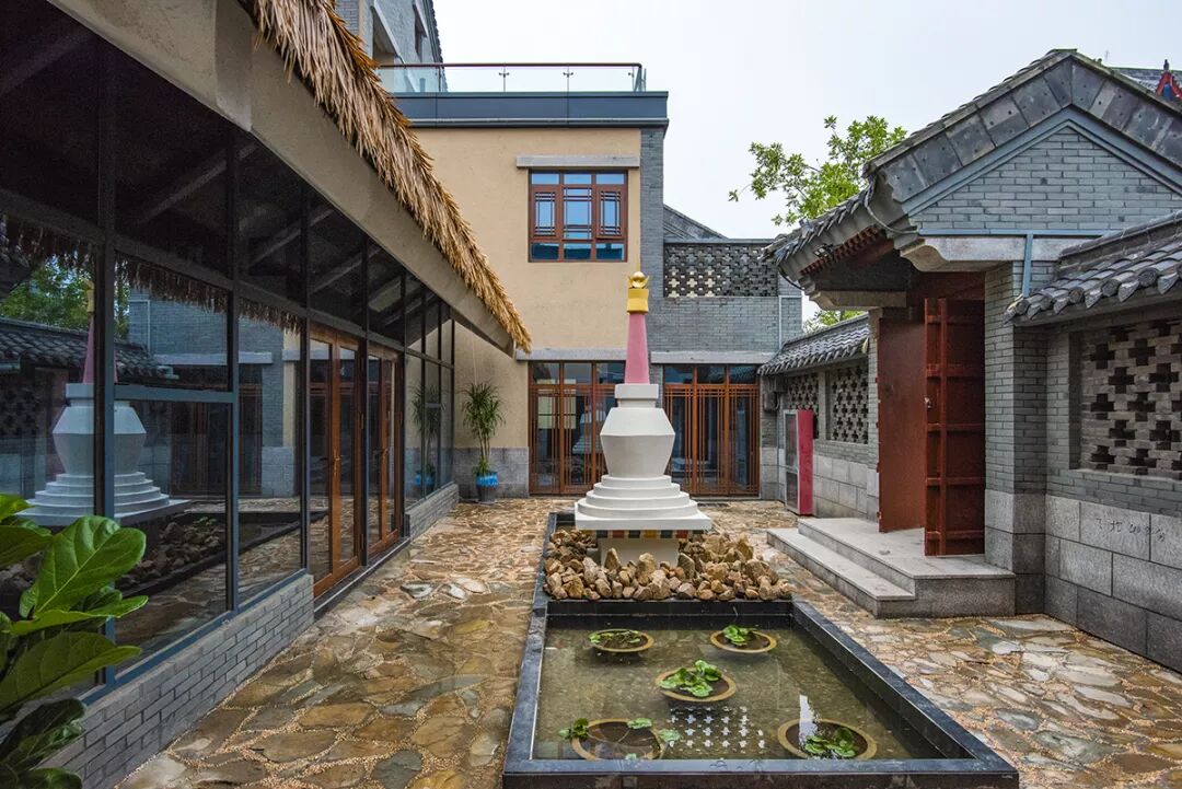 的酒吧文化,结束了一天的行程,人已微醺,推荐住在东夷小镇民宿客栈