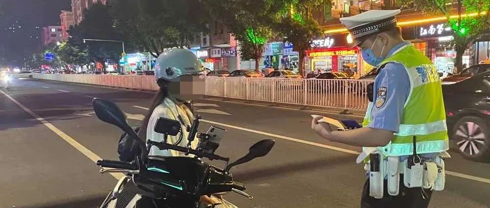 曲江交警开展夏季交通安全整治及宣传活动