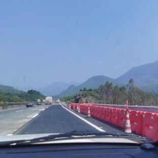 最新路况！京港澳高速北行1997公里水损路段恢复三车道通行！