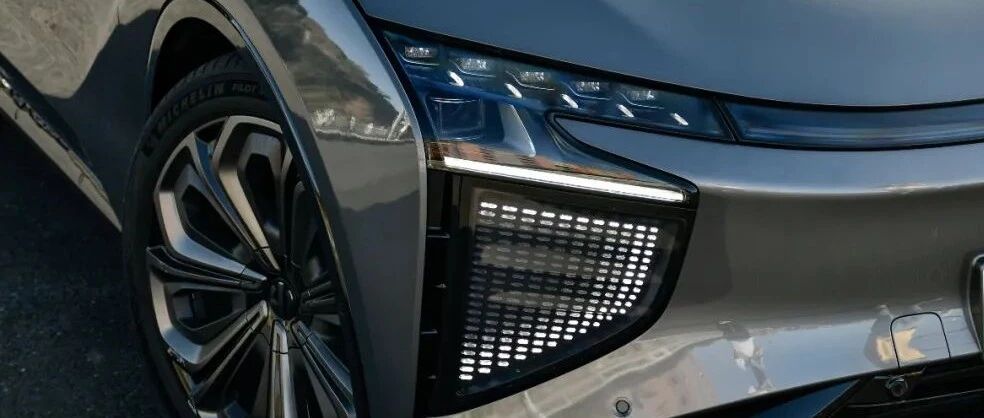 自带“社交牛X症”，这台国产车气场不输劳斯莱斯