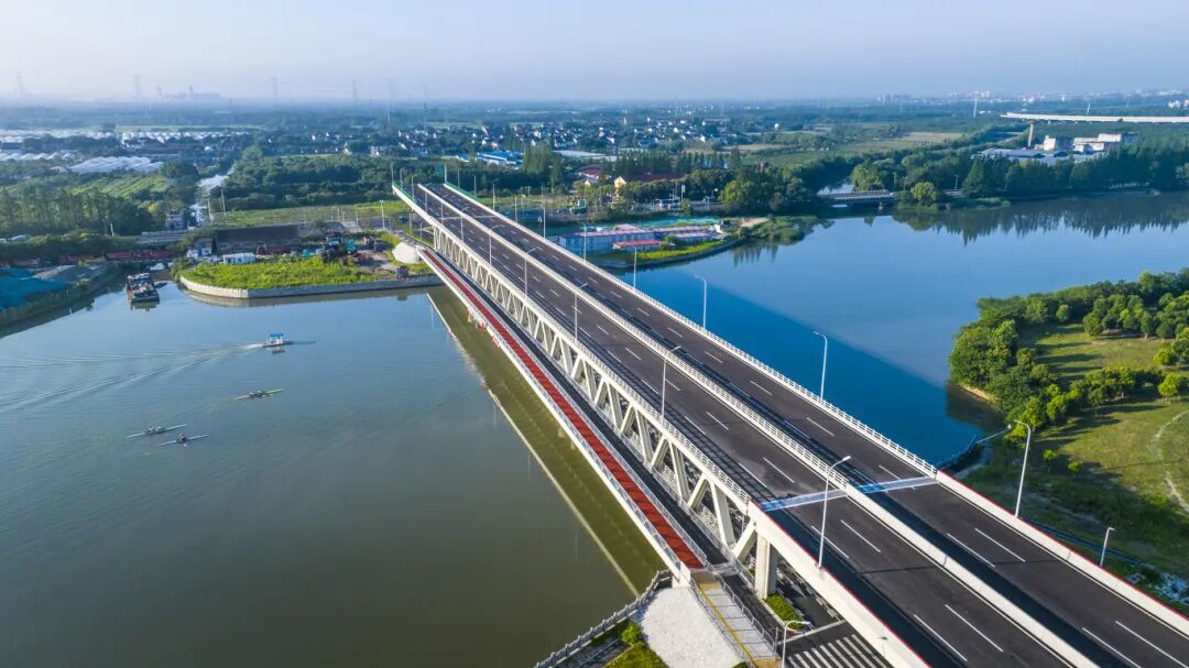 新建成的青浦大道淀浦河大桥.jpg