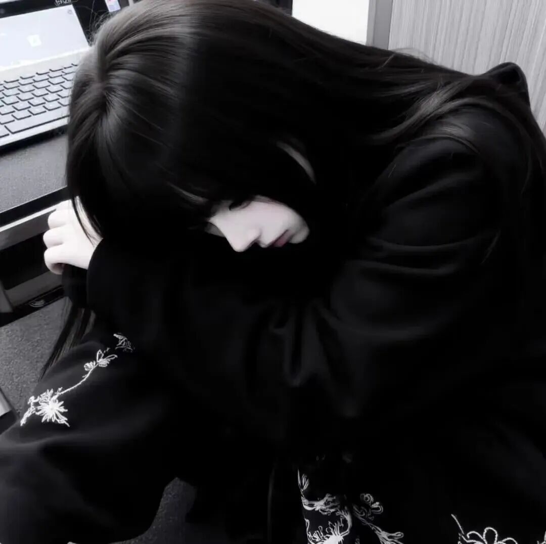 heianzhigexingchicha黑白单人真人情侣头像