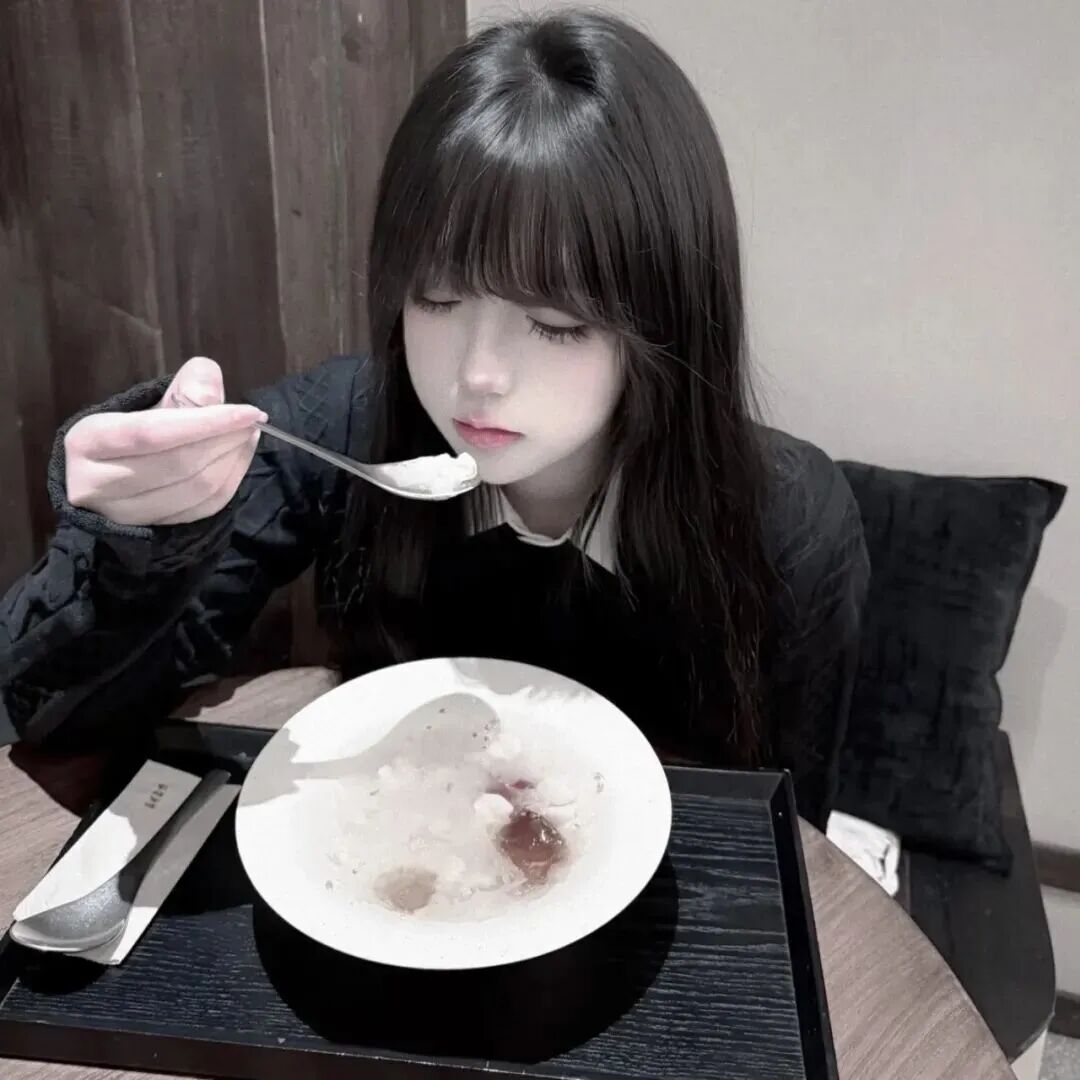 吃饭少萝女生头像
