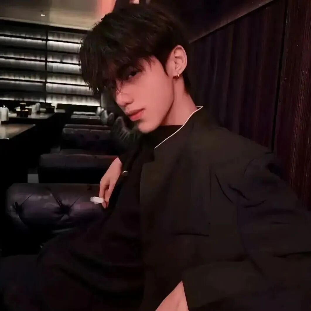 个性侧脸男生头像