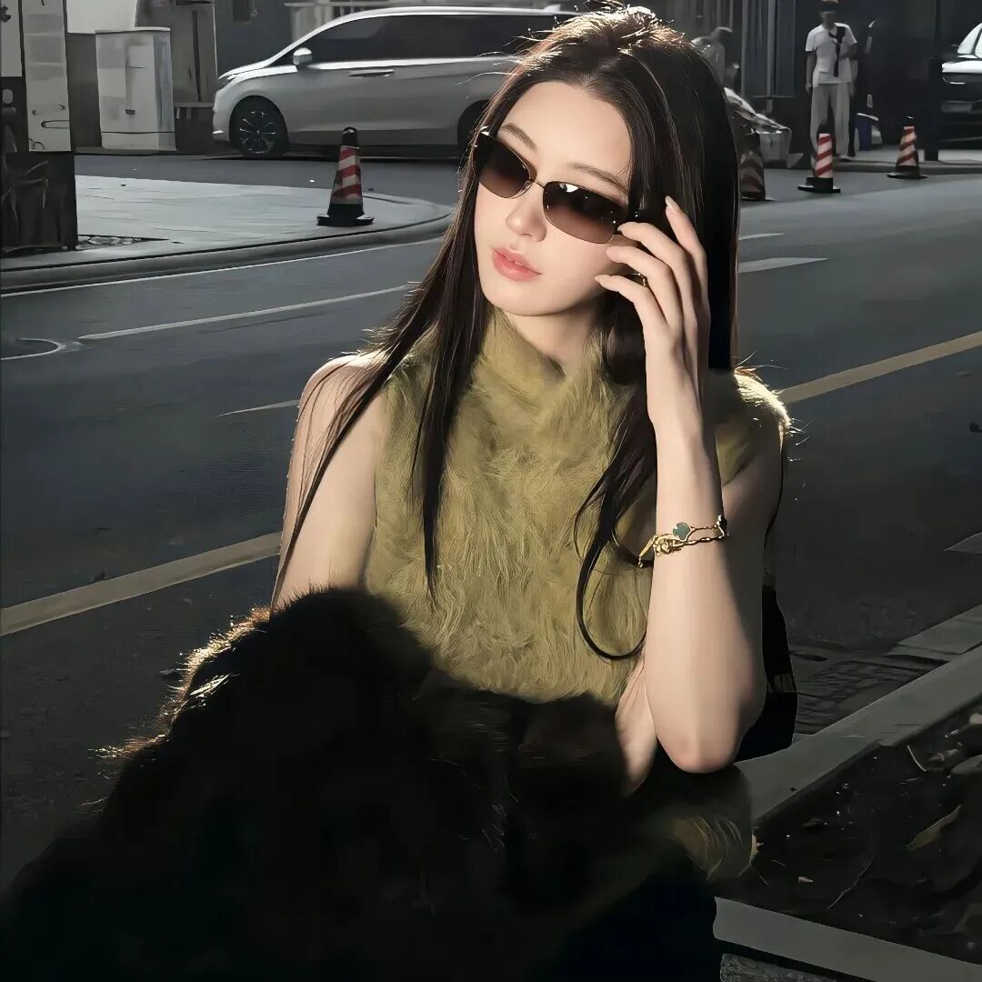 墨镜权威女生头像
