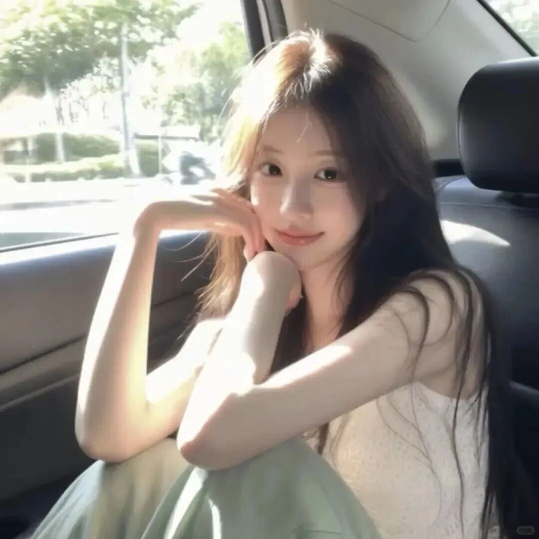车内清冷女生头像