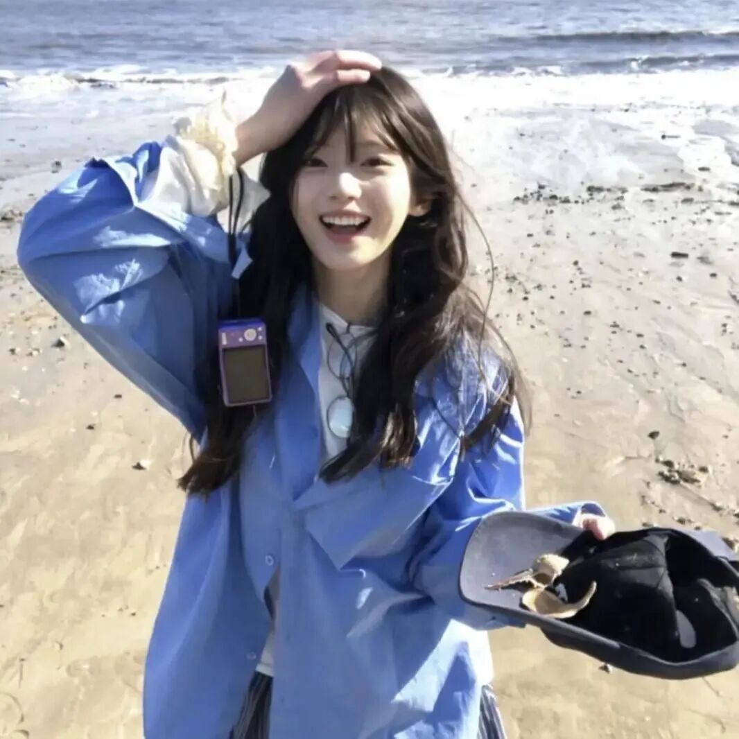 蓝色系海边小众女生头像