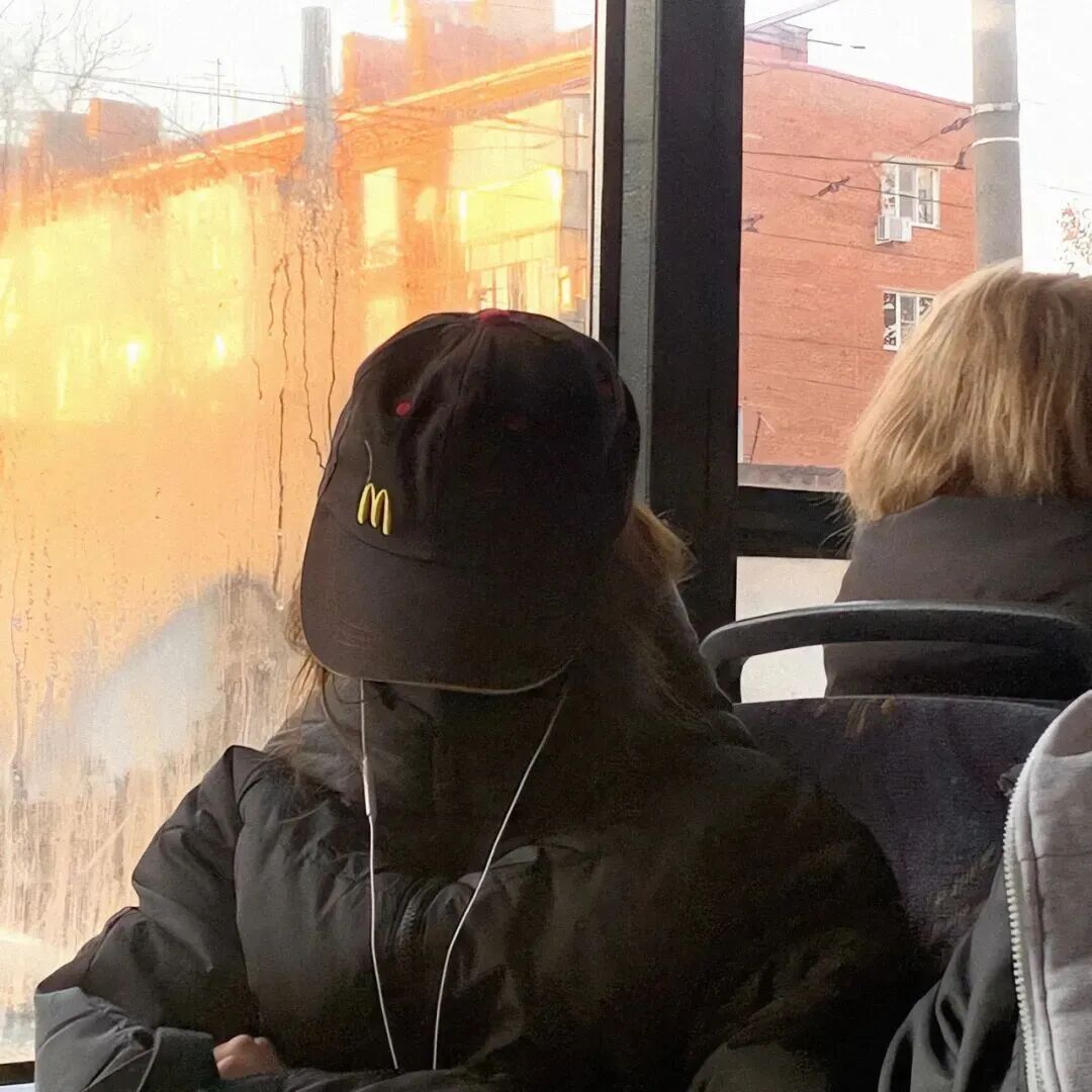 车里小众不露脸女生头像