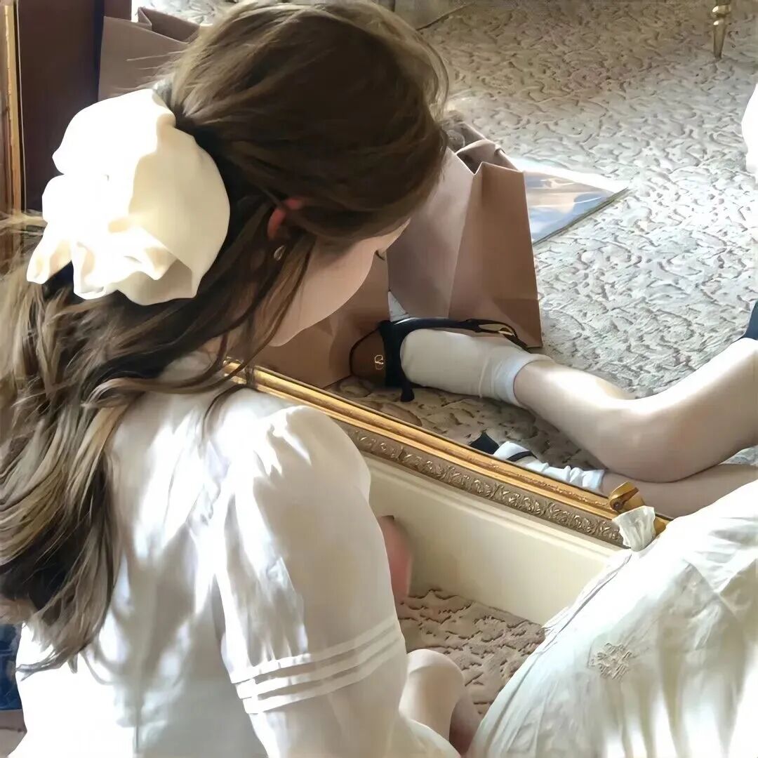 清冷背影不露脸女生头像