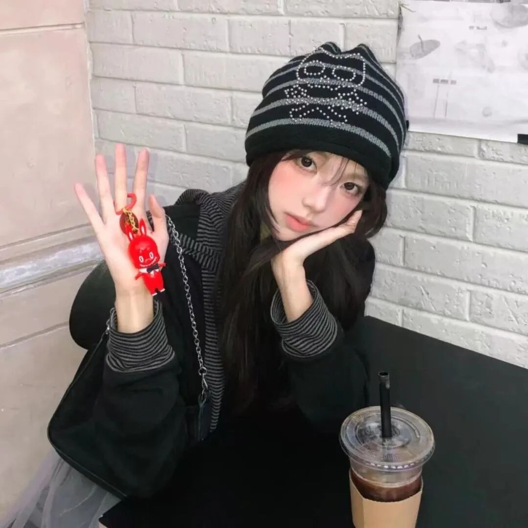 喝咖啡小众女生头像