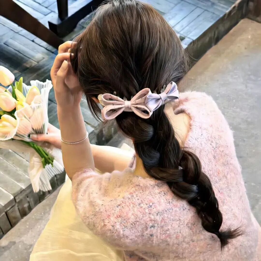 清冷鲜花背影不露脸女生头像