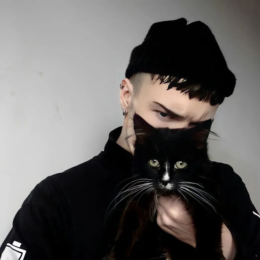 抱着猫咪欧美个性男生头像