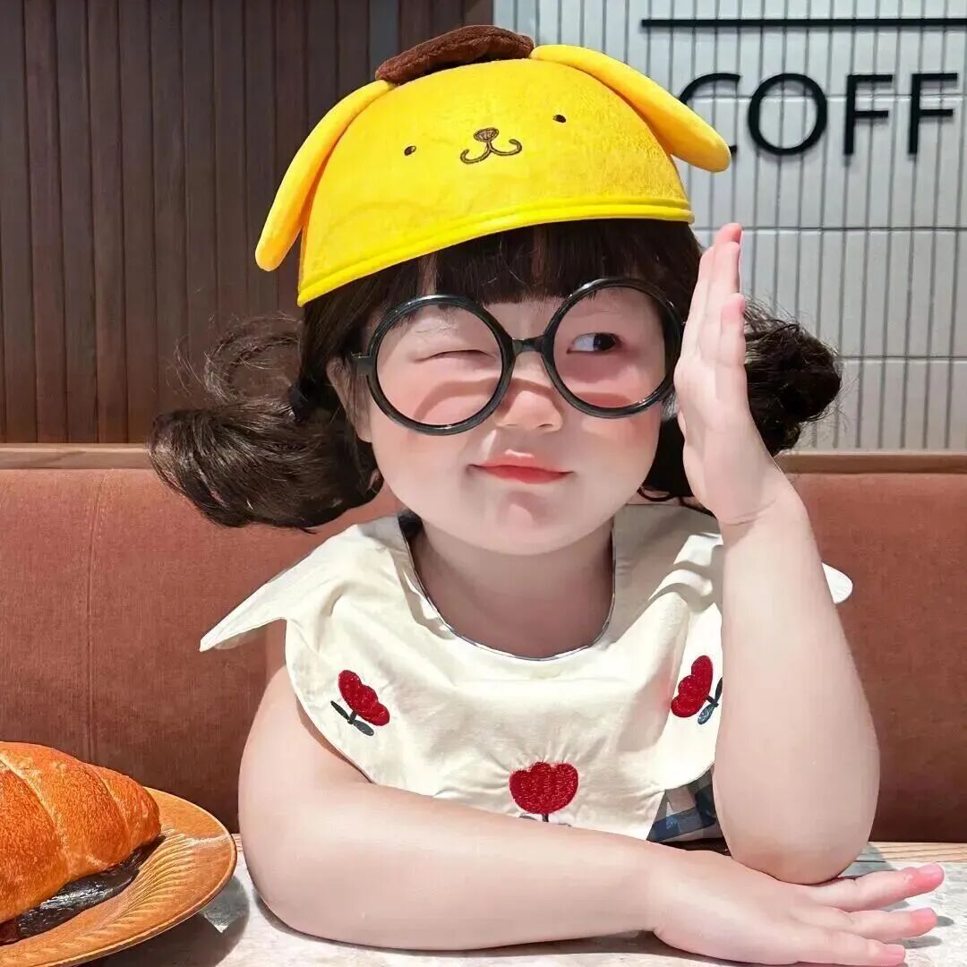 可爱举手小女孩萌娃头像