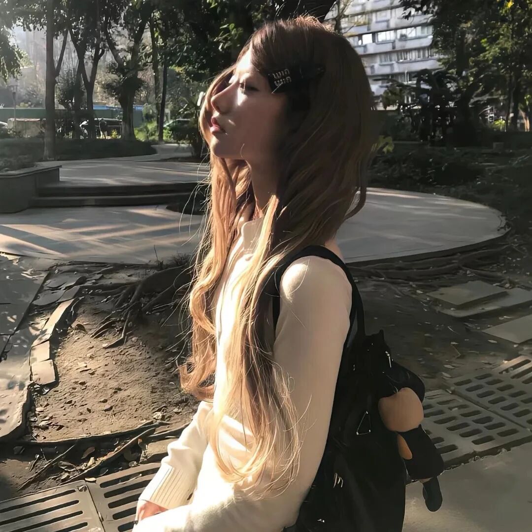 清冷侧脸女生头像