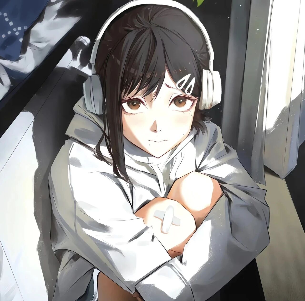 戴耳机清冷动漫头像女