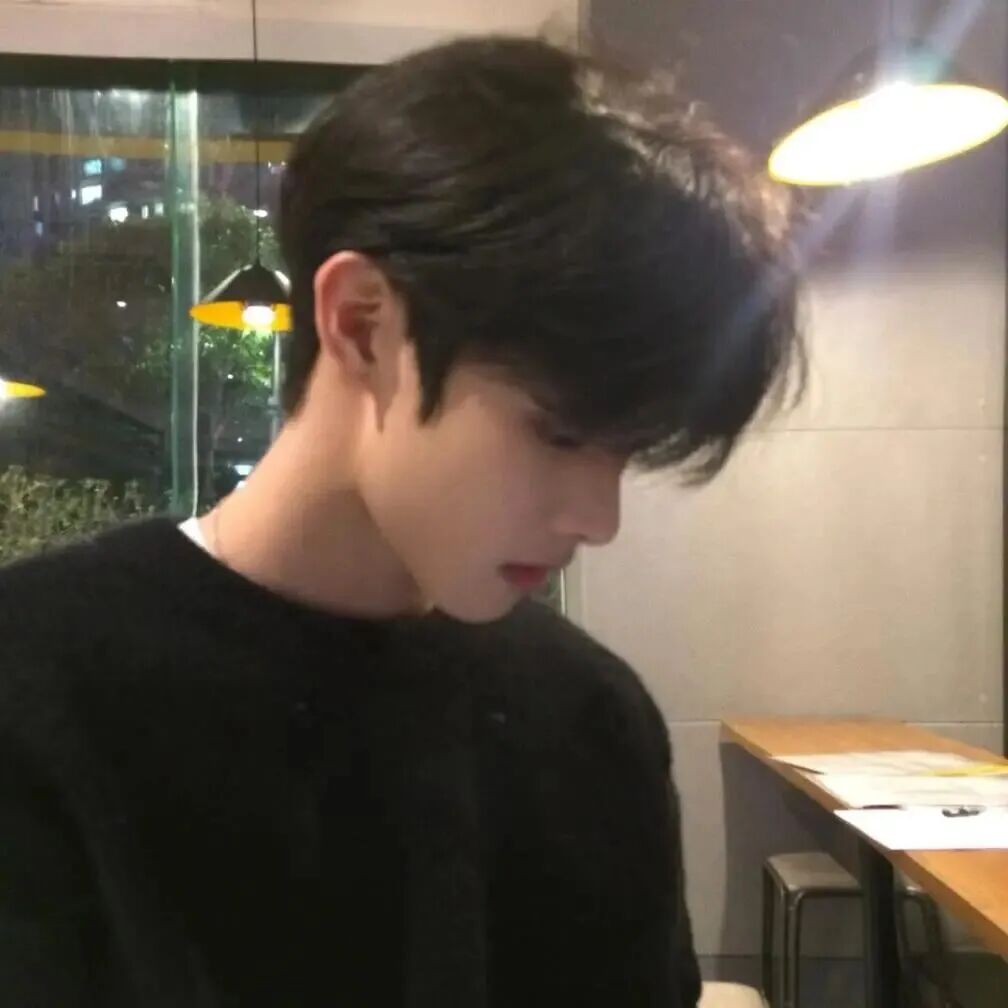 个性侧脸男生头像