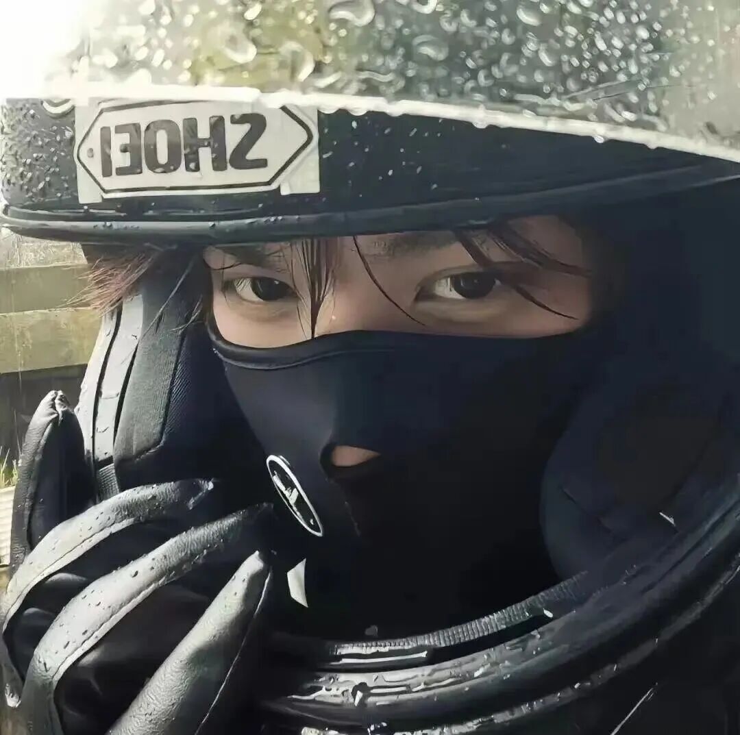 头盔机车不露脸男生头像