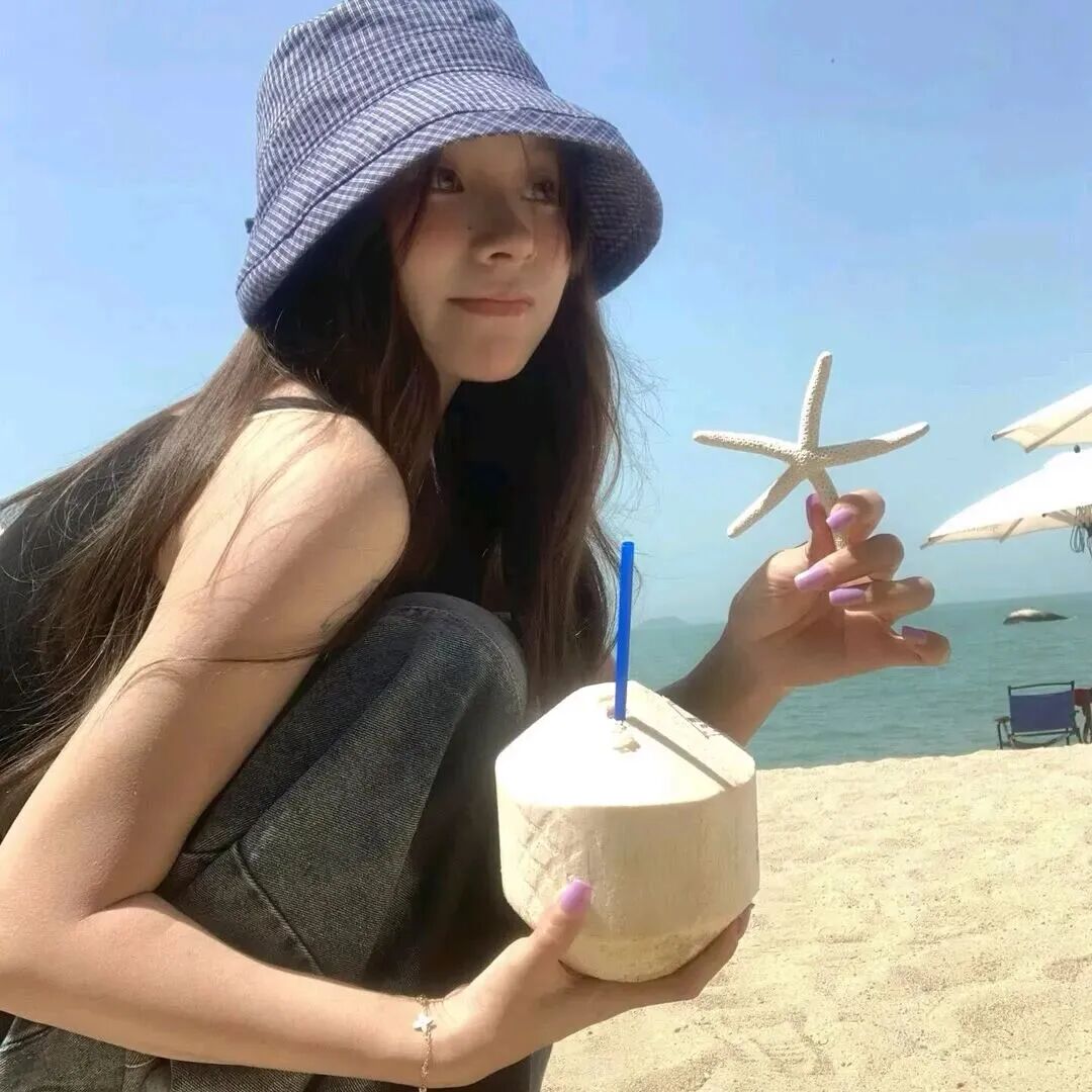 海边椰子清冷女生头像