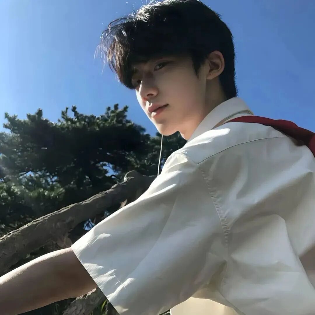 帅气侧脸男生头像