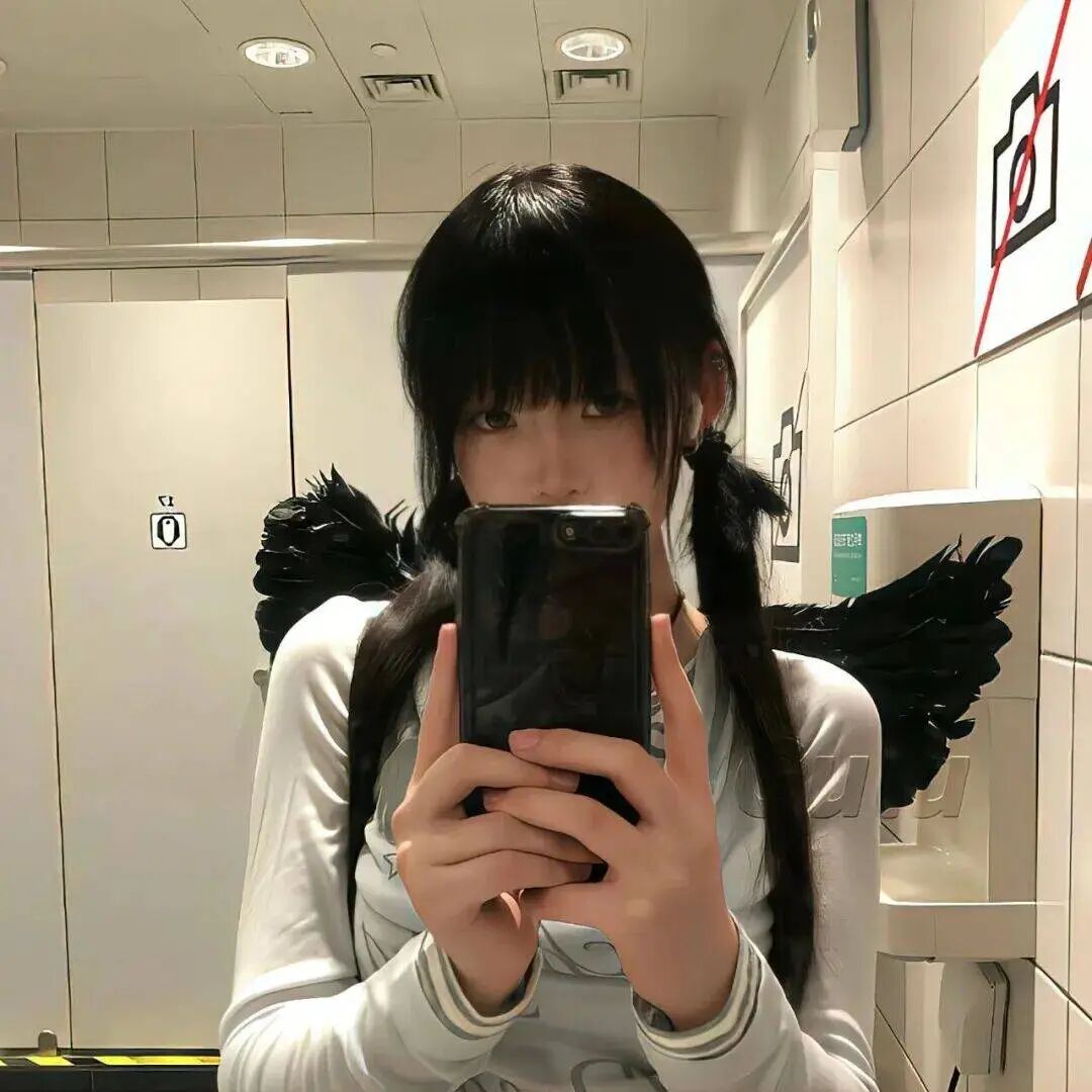 翅膀自拍手机少萝女生头像