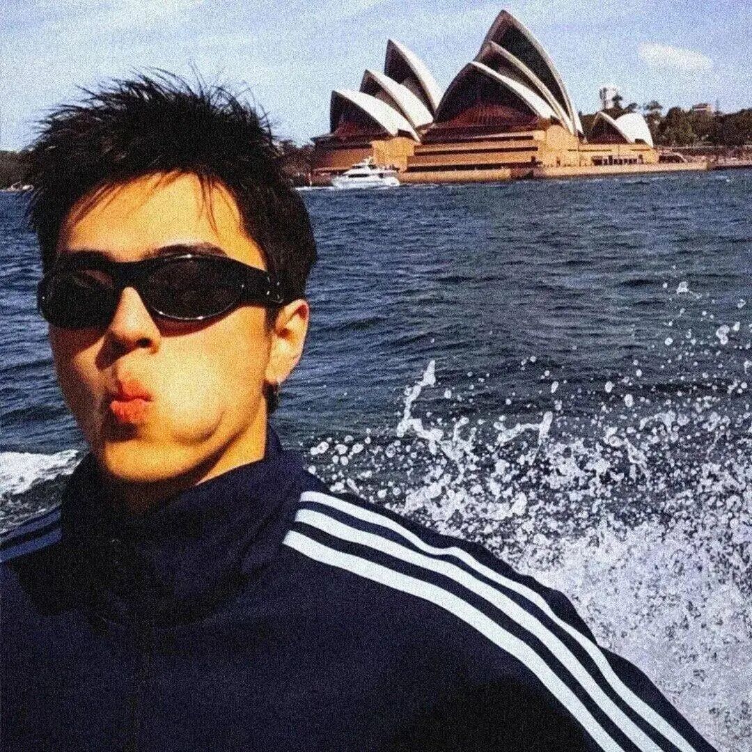 海边墨镜成熟男生头像