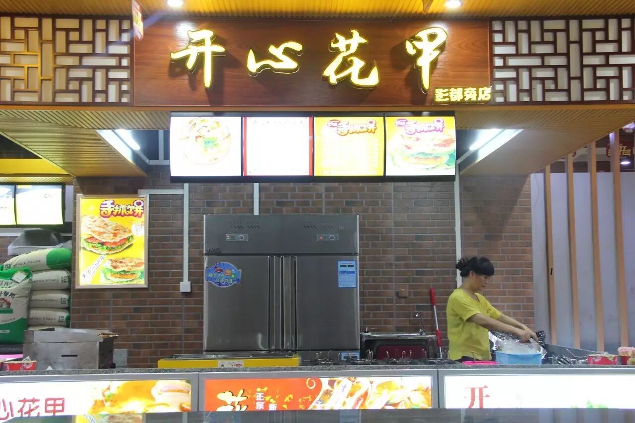 步行街美食城今天5折!寿司/生蚝/花甲/牛杂/串串/香锅/煲仔饭…任你吃