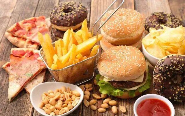 膳食纤维含量排名 “垃圾食品”排行榜或公布，再馋也要少吃，建议大家早了解