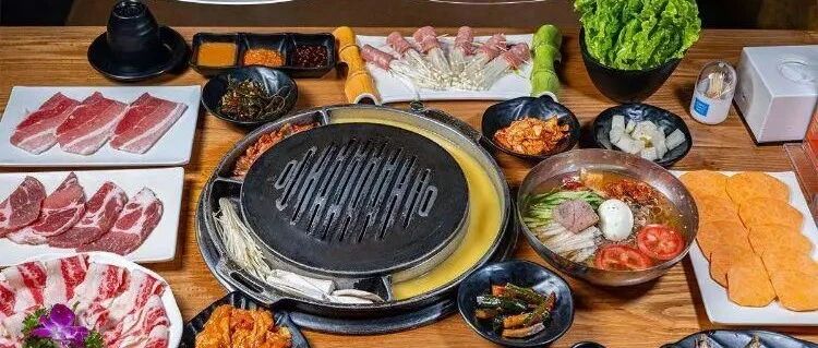 排队都要吃的【崔家木炭烤肉】，99元2-3人套餐！好吃、超上头！4折狂刷！烤肉界的天花板，实力上演爆汁诱惑！口水完全兜不住！