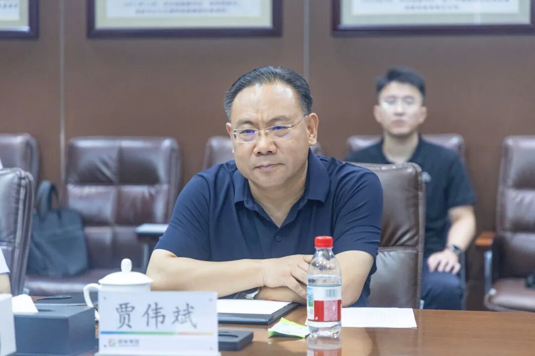 贾伟斌.jpg