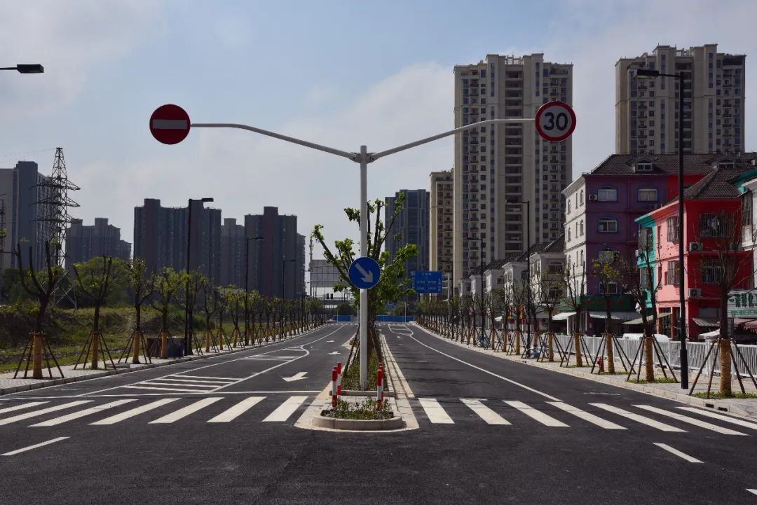 嘉定明日天氣:多雲轉陰 27℃/18℃ 嘉定新城(馬陸鎮)馬陸社區康豐路