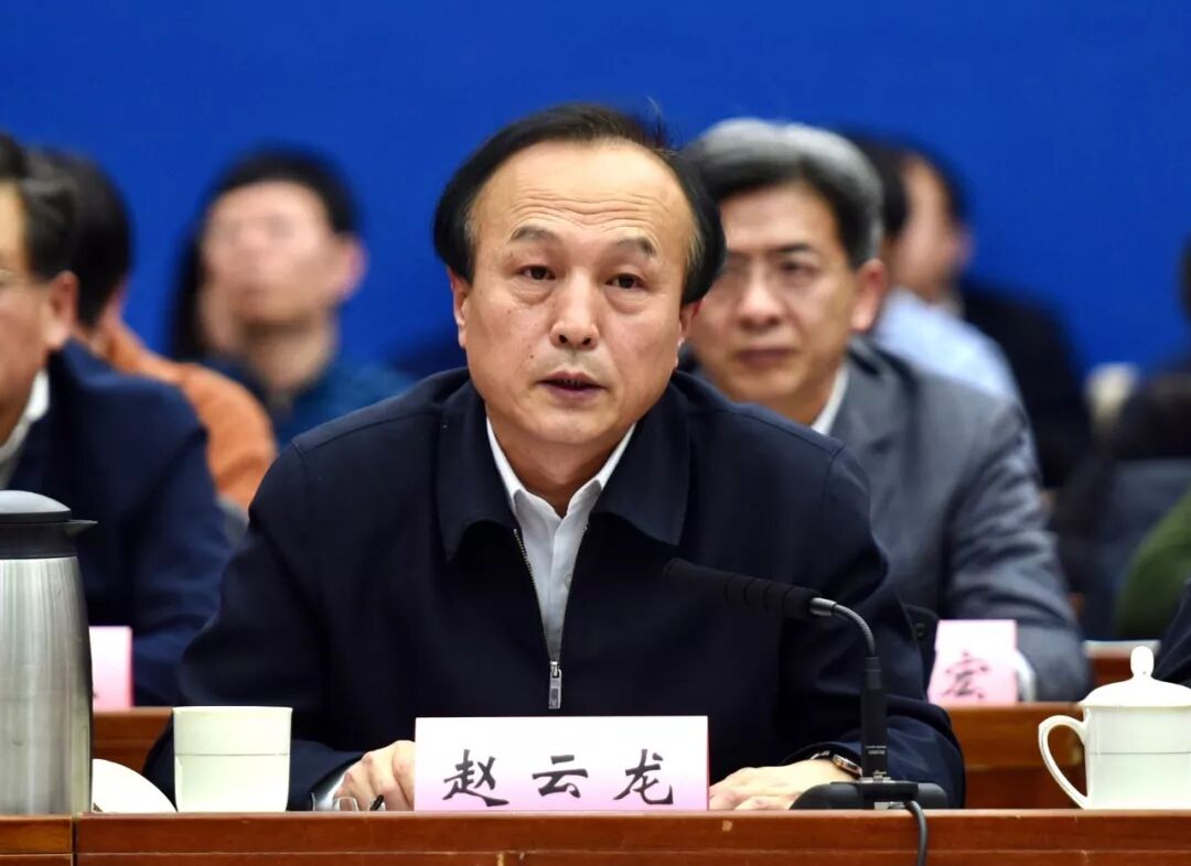 雷锋螺丝钉精神100字_雷锋的钉子精神_学习雷锋精神内容