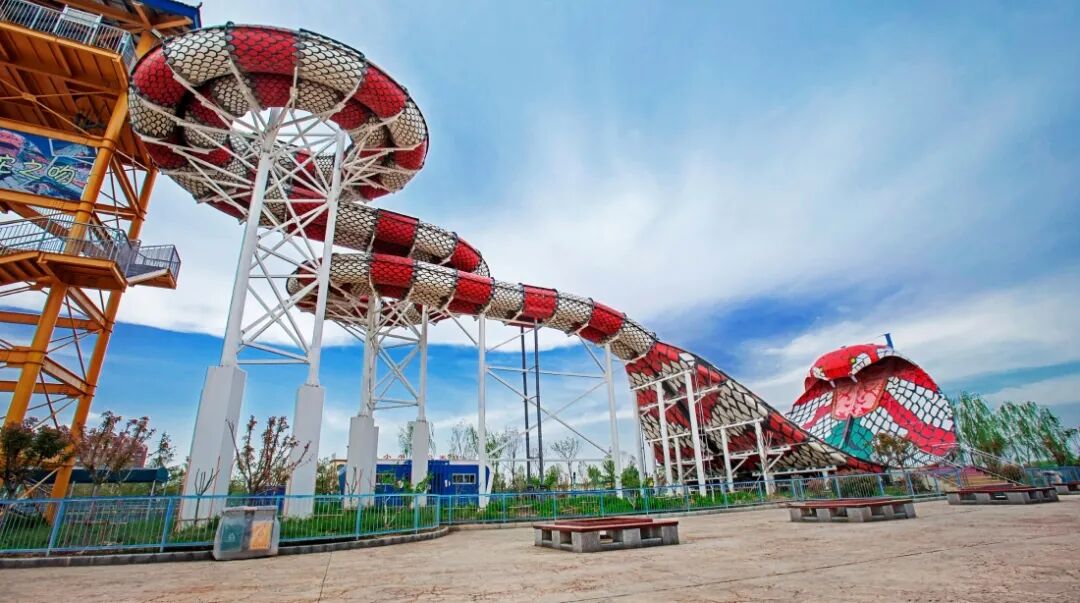 日光浴,在这里与浪花共舞迷人的夏天,迷人的水上乐园在河之洲水上乐园