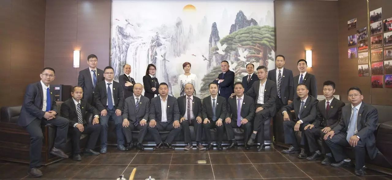 12月3日，广东省湖南商会家具协会第二届理事会集体亮相-