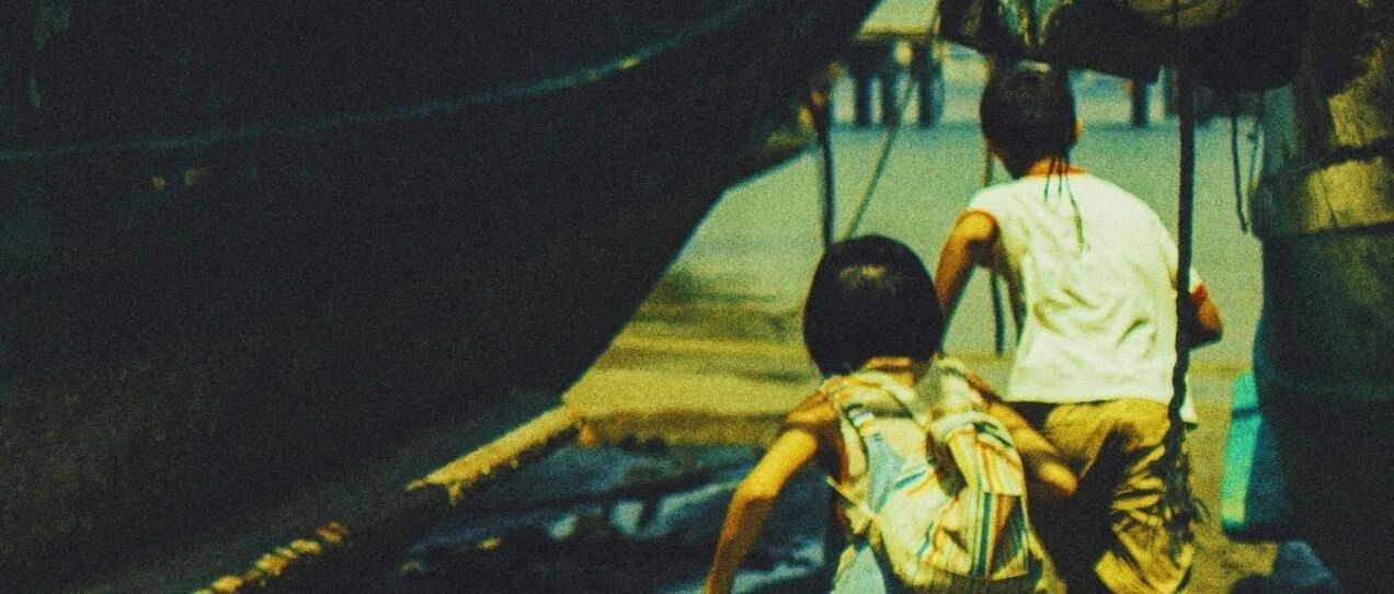 女孩上厕所被踹门，并遭“荡妇羞辱”：真正可怕的并不是那个孩子···